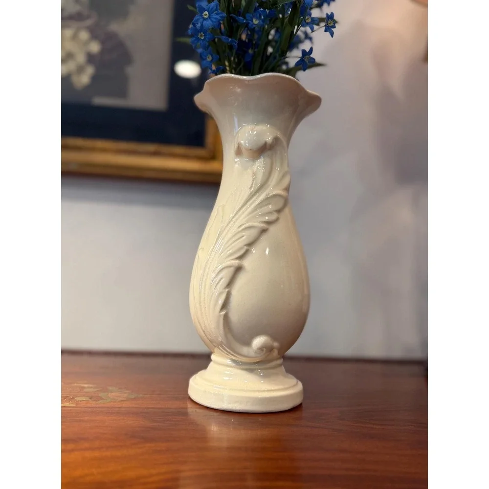 The Unbranded Brand vintage cream